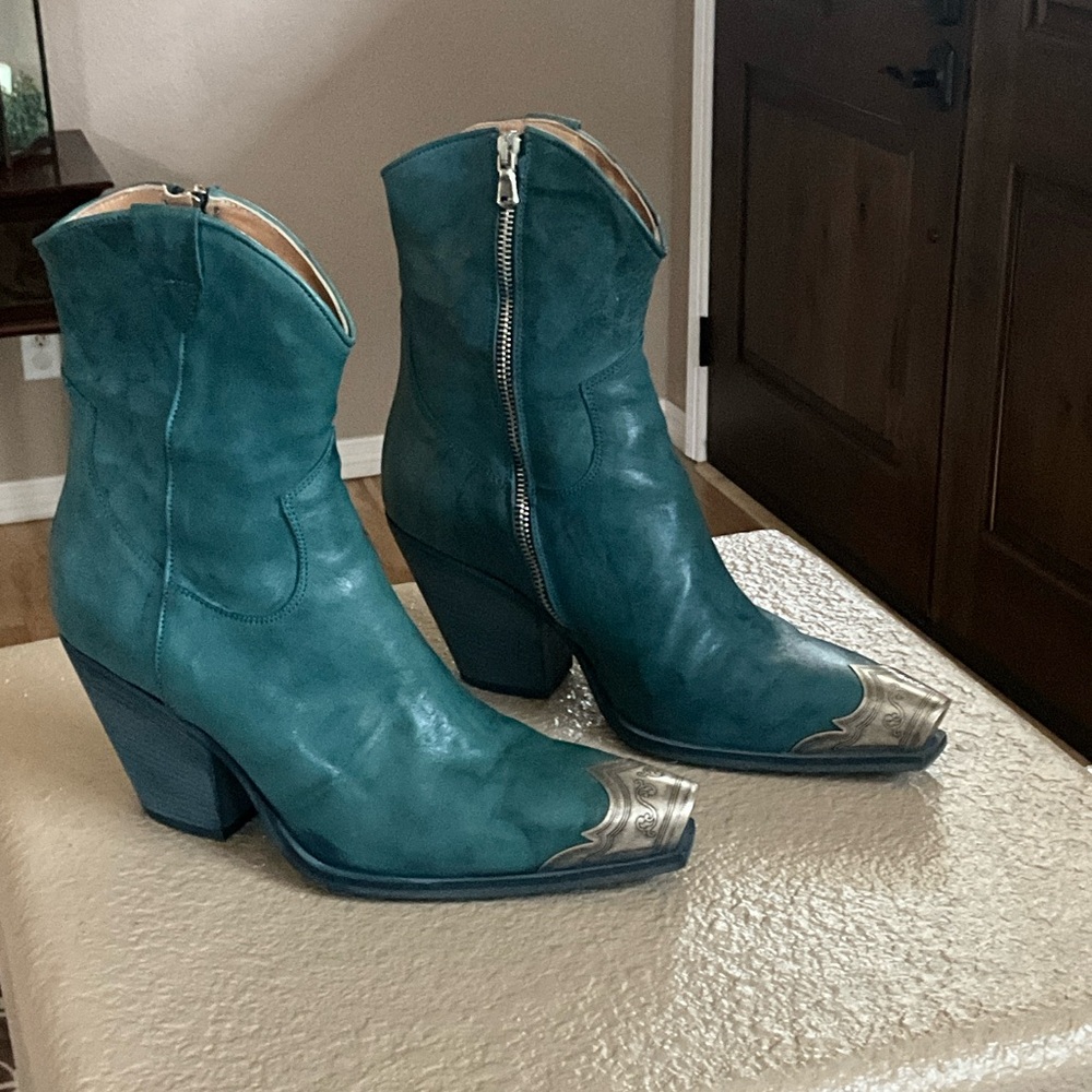 Free People Brayden Western Boots Turquoise in PERFECT CONDITION!